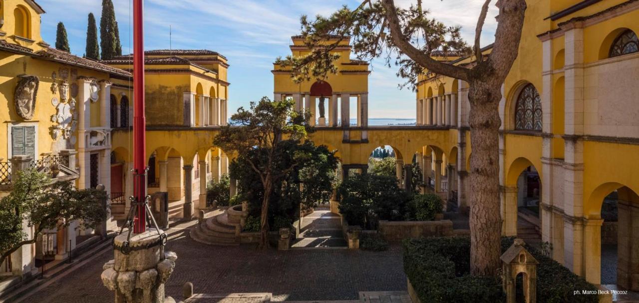 Casa Al Vittoriale Degli Italiani Di Gabriele D' Annunzio - Casa Vacanze Apartment การ์โดเน ริเวียรา ภายนอก รูปภาพ