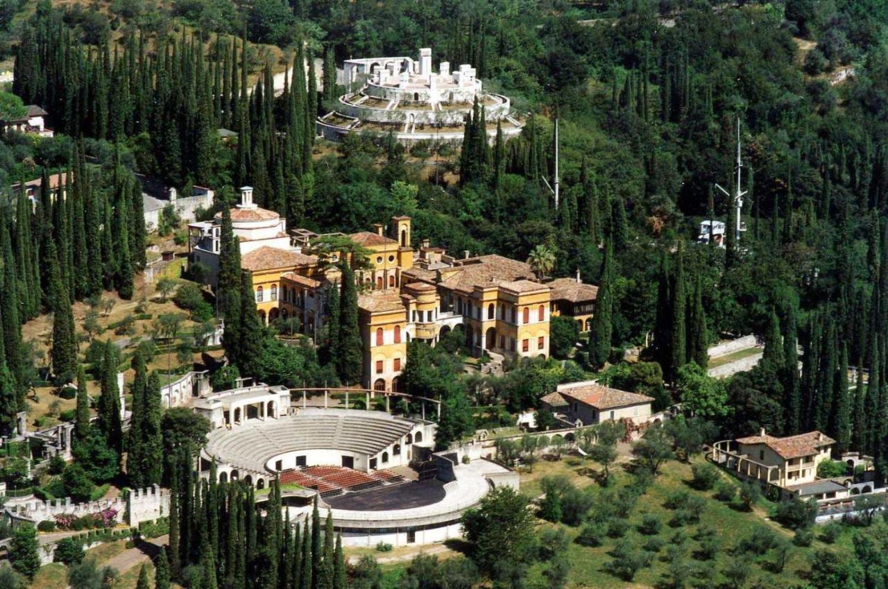 Casa Al Vittoriale Degli Italiani Di Gabriele D' Annunzio - Casa Vacanze Apartment การ์โดเน ริเวียรา ภายนอก รูปภาพ