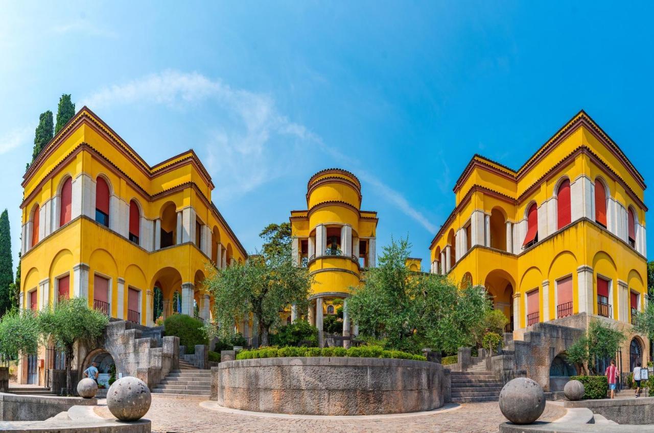 Casa Al Vittoriale Degli Italiani Di Gabriele D' Annunzio - Casa Vacanze Apartment การ์โดเน ริเวียรา ภายนอก รูปภาพ